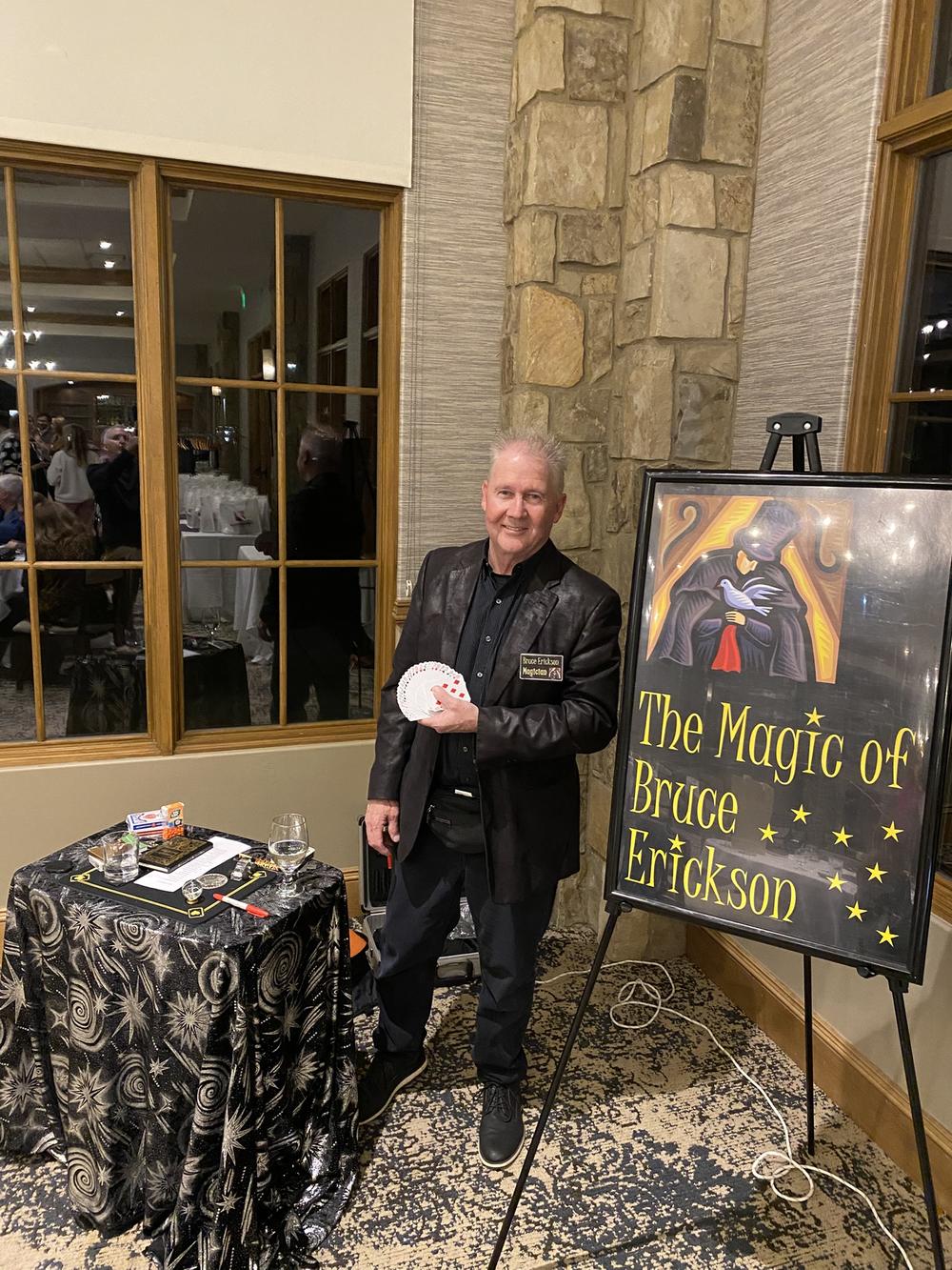 corporate magician bruce erickson at columbine country club